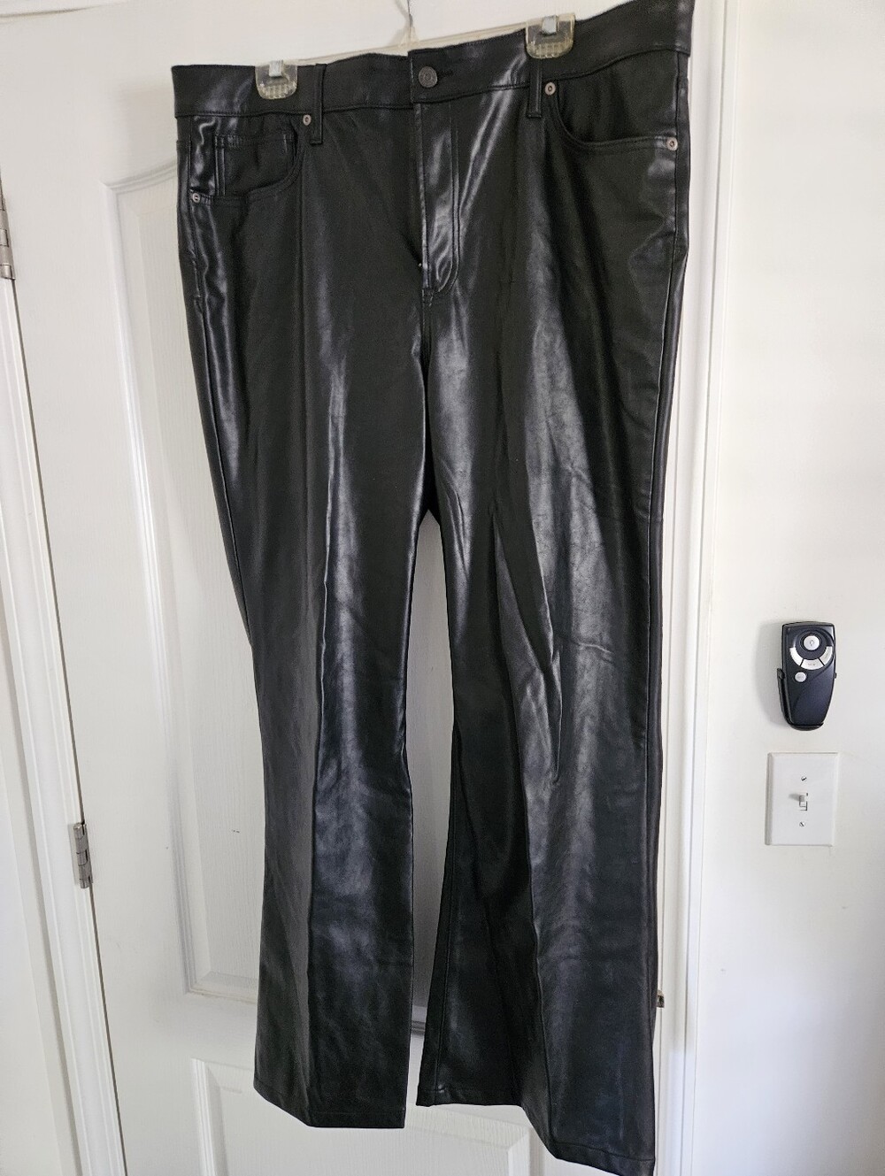 GAP Women's Black Faux Leather Flare Jeans Sz 35/20 $28